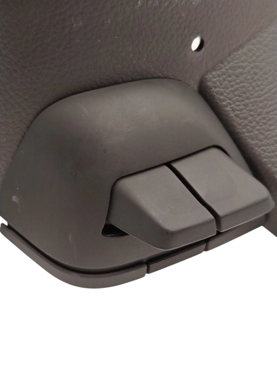 Rul tugmasi g'ilofi bilan Chevrolet Spark onlayn