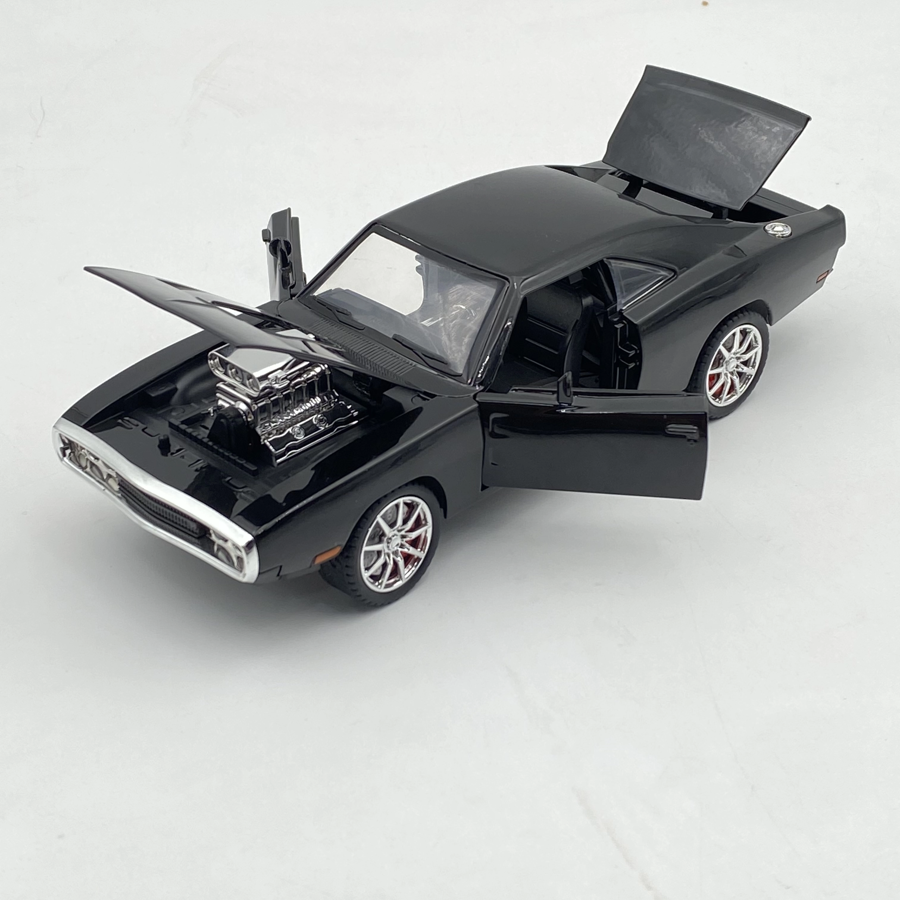 DODGE Charger R/T o'yinchoq mashina modeli onlayn