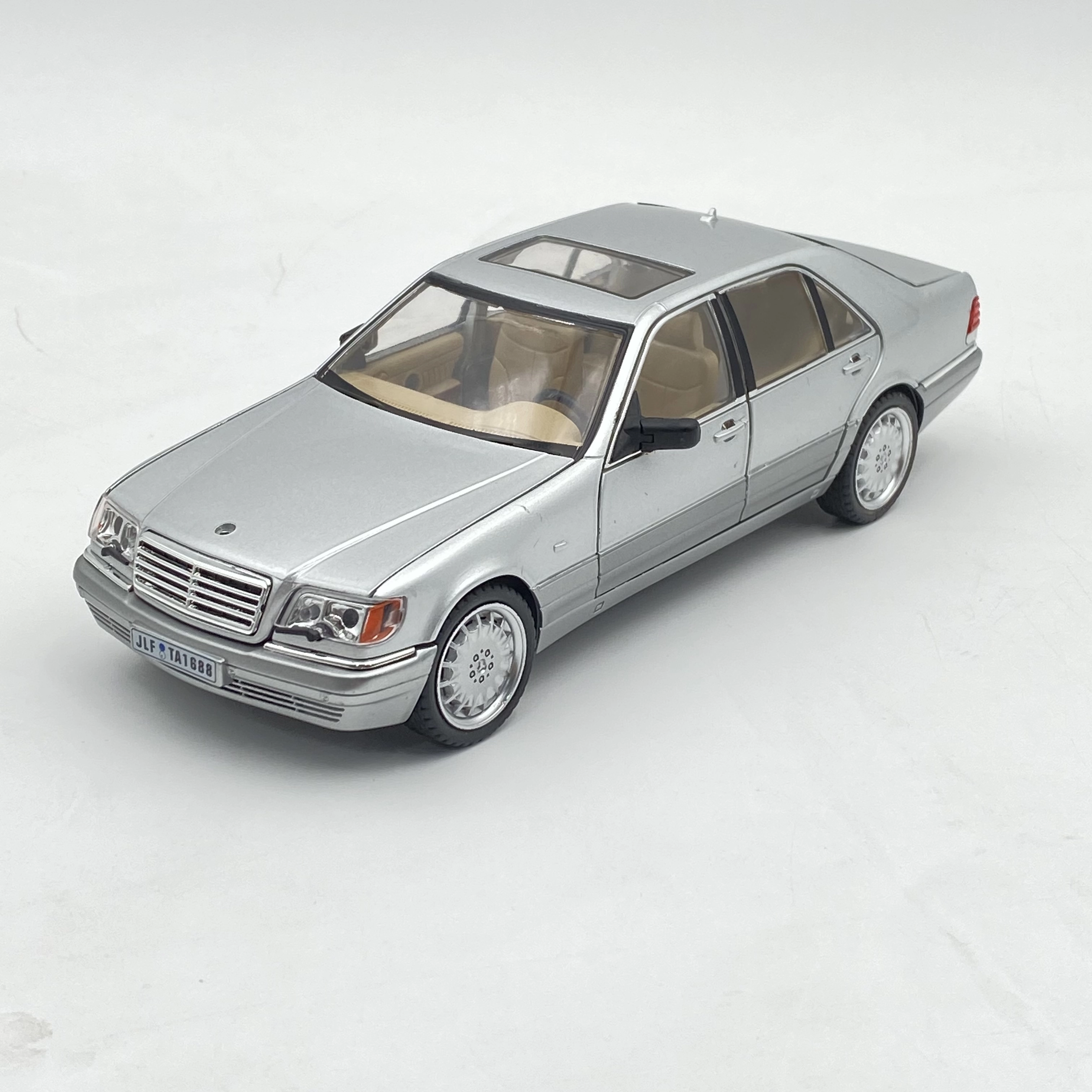 Mercedes-Benz W140 S600 o'yinchoq mashina modeli sotib olish