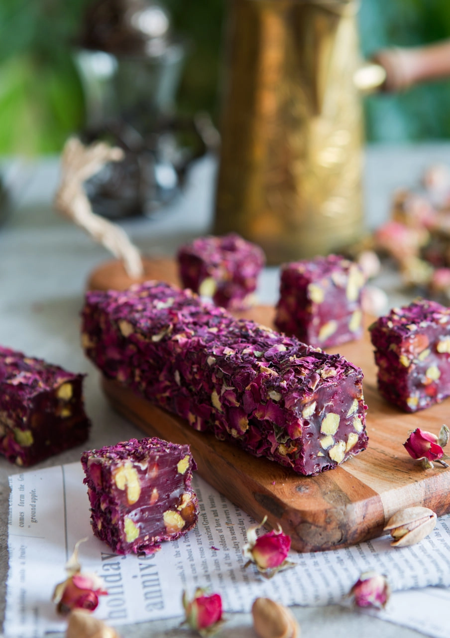 Anor ta’mli, atirgul bargchalari bilan qoplangan Malatya lokumi, 100 g sotib olish