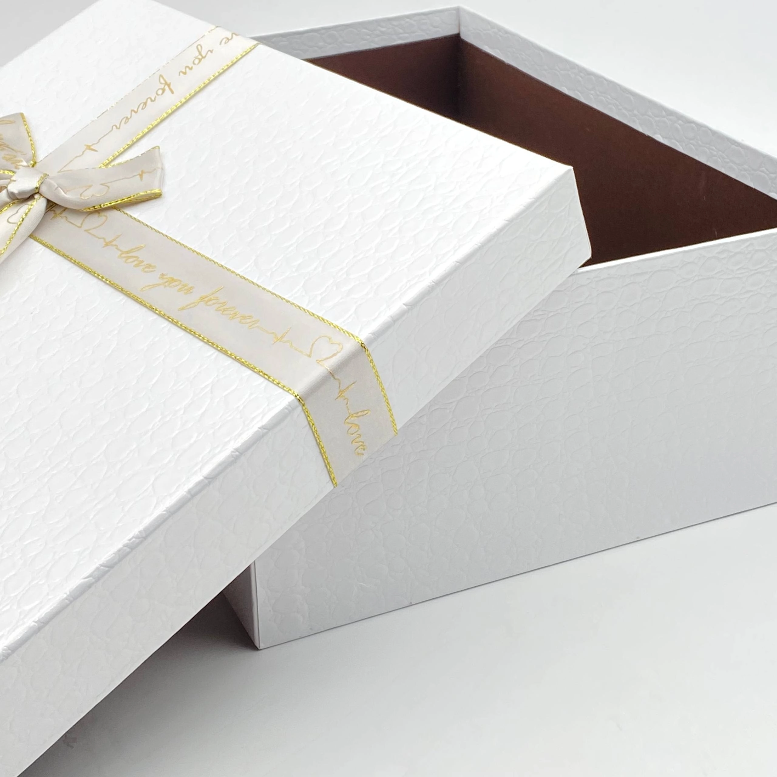 Sovg'a uchun quti oq, kichik (24 × 16 × 6 sm) arzon