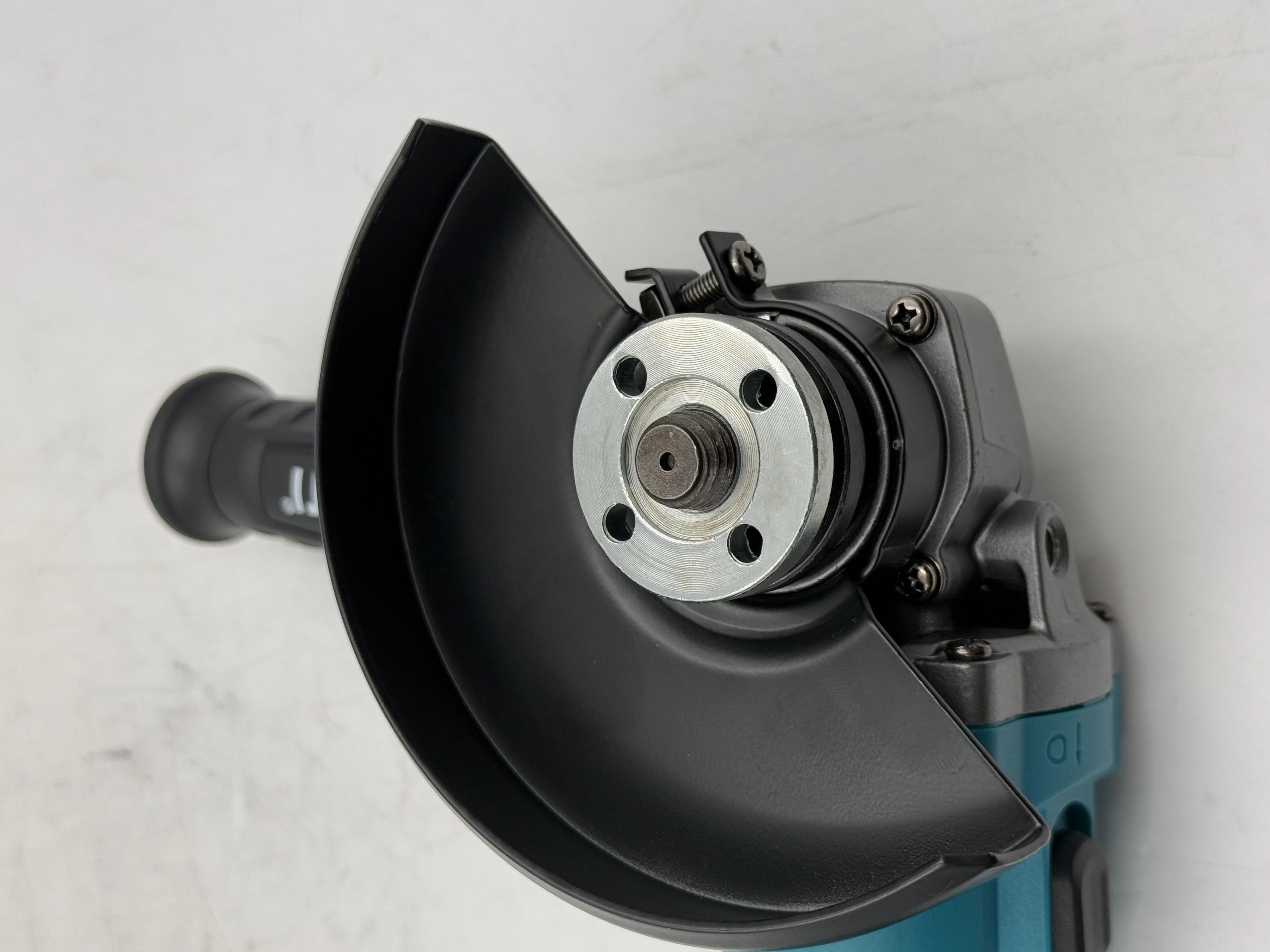 Biyoti BYT-AG819 burchakli silliqlagich (bolgarka) arzon