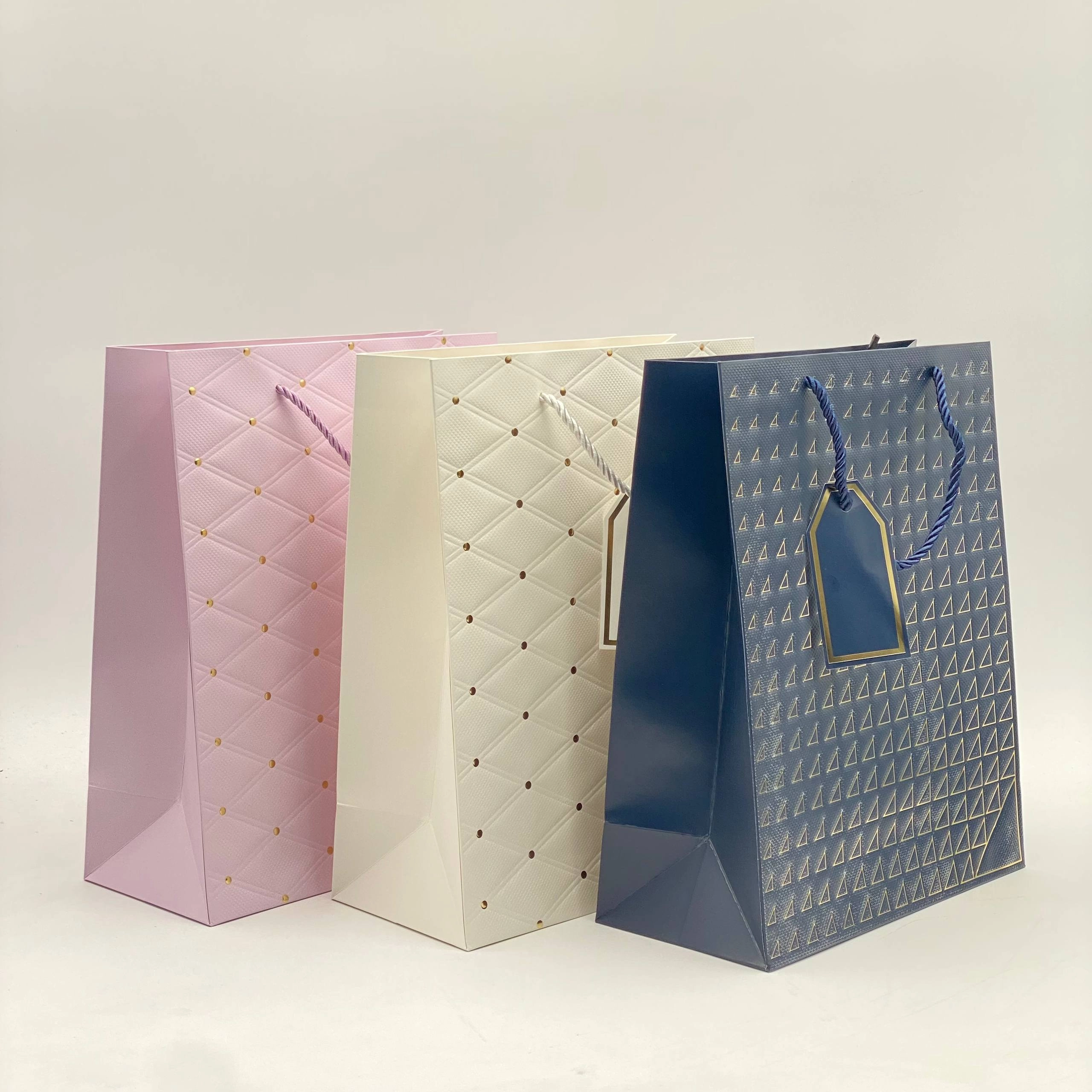 Sovg‘a paketi, dona (18x10x23 sm) sotib olish