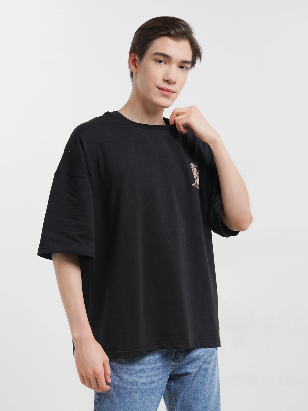 Betakror bo'lishdan qo'rqmaydiganlar uchun Derschutze futbolkasi L O'zbekistonda