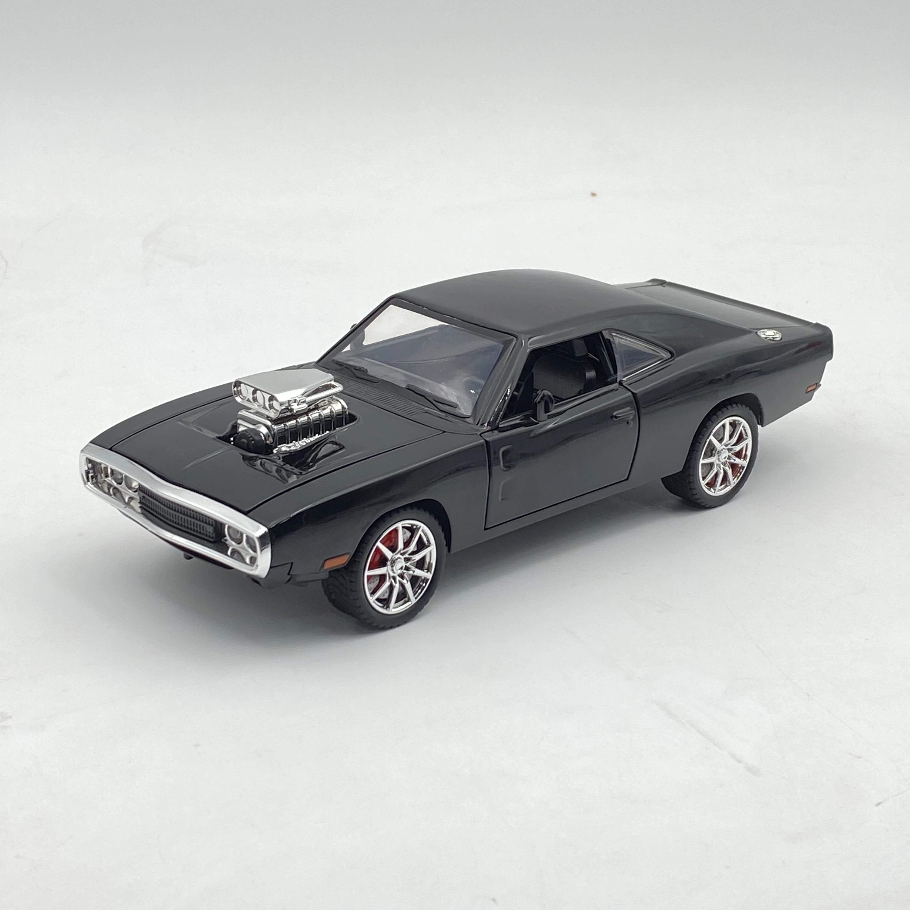 DODGE Charger R/T o'yinchoq mashina modeli sotib olish