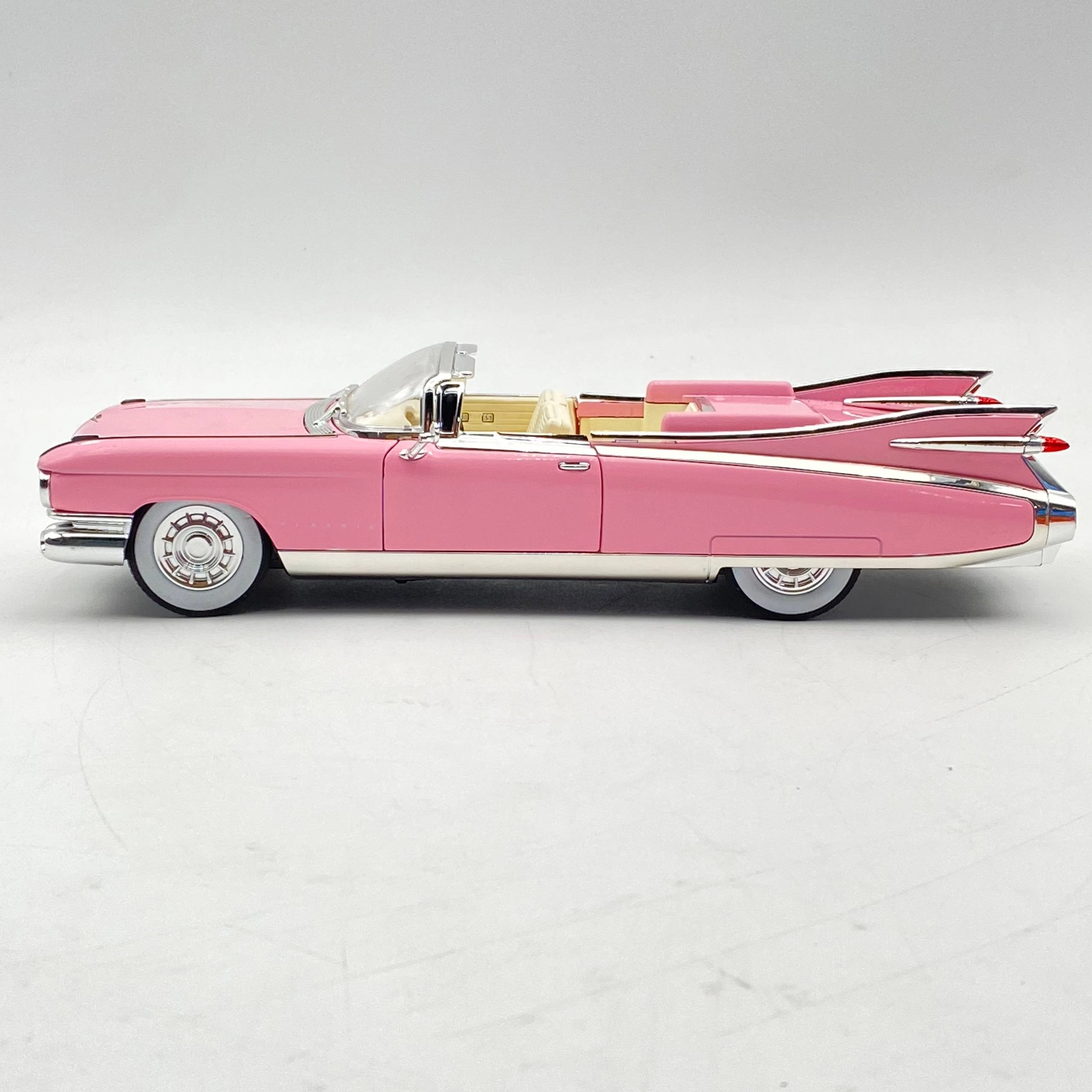 O'yinchoq mashina modeli - Cadillac Eldorrdo arzon