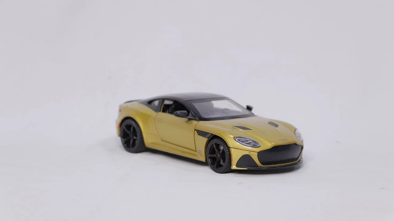 Aston Martin sariq o'yinchoq mashina modeli sotib olish