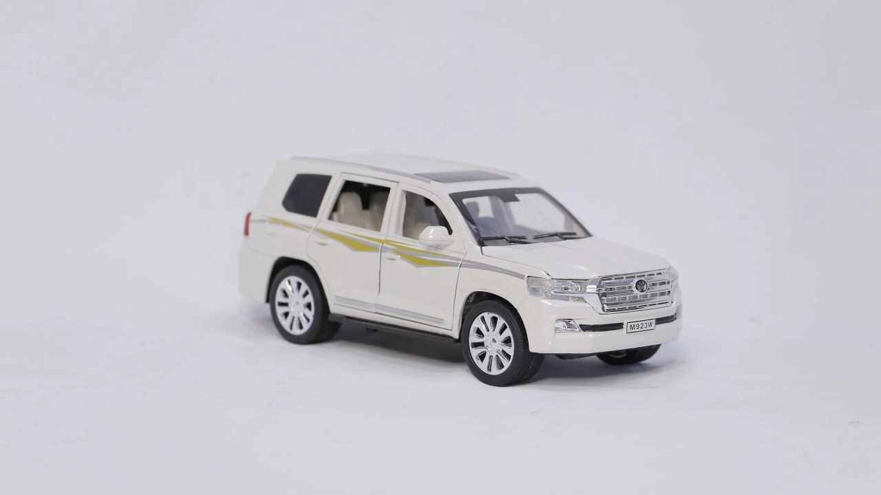 Игрушечная машина модель - Toyota Land Cruiser белый купить