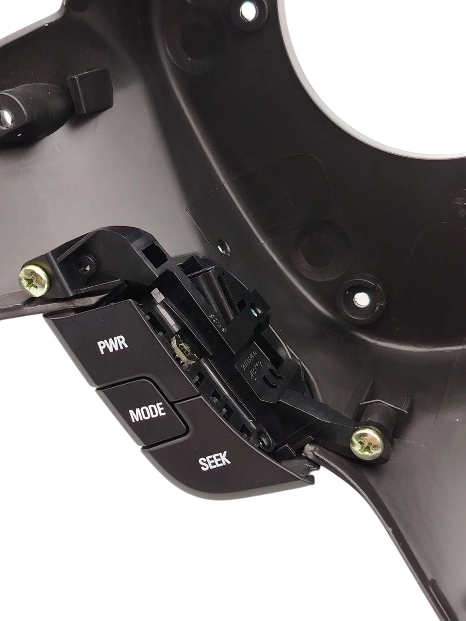 Rul tugmasi g'ilofi bilan Chevrolet Spark O'zbekistonda