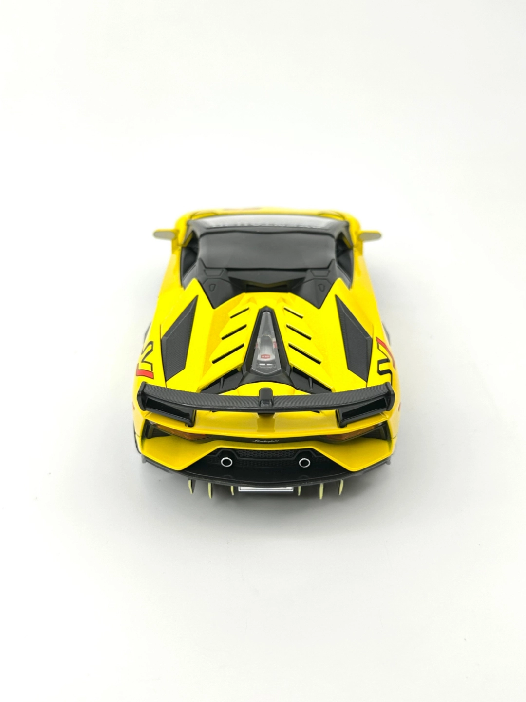Металлическая коллекционная машинка Lamborghini Aventador SVJ 63 1/24, Yellow онлайн