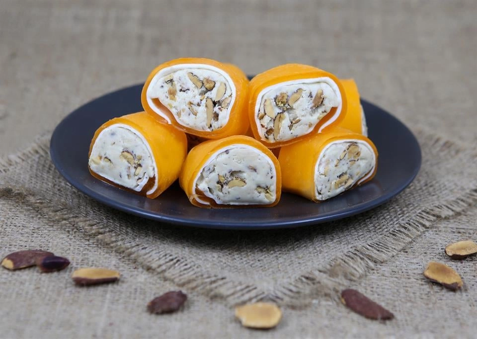 Mango, funduq kremi va bodom bilan Delayt lokumi, 500 g sotib olish