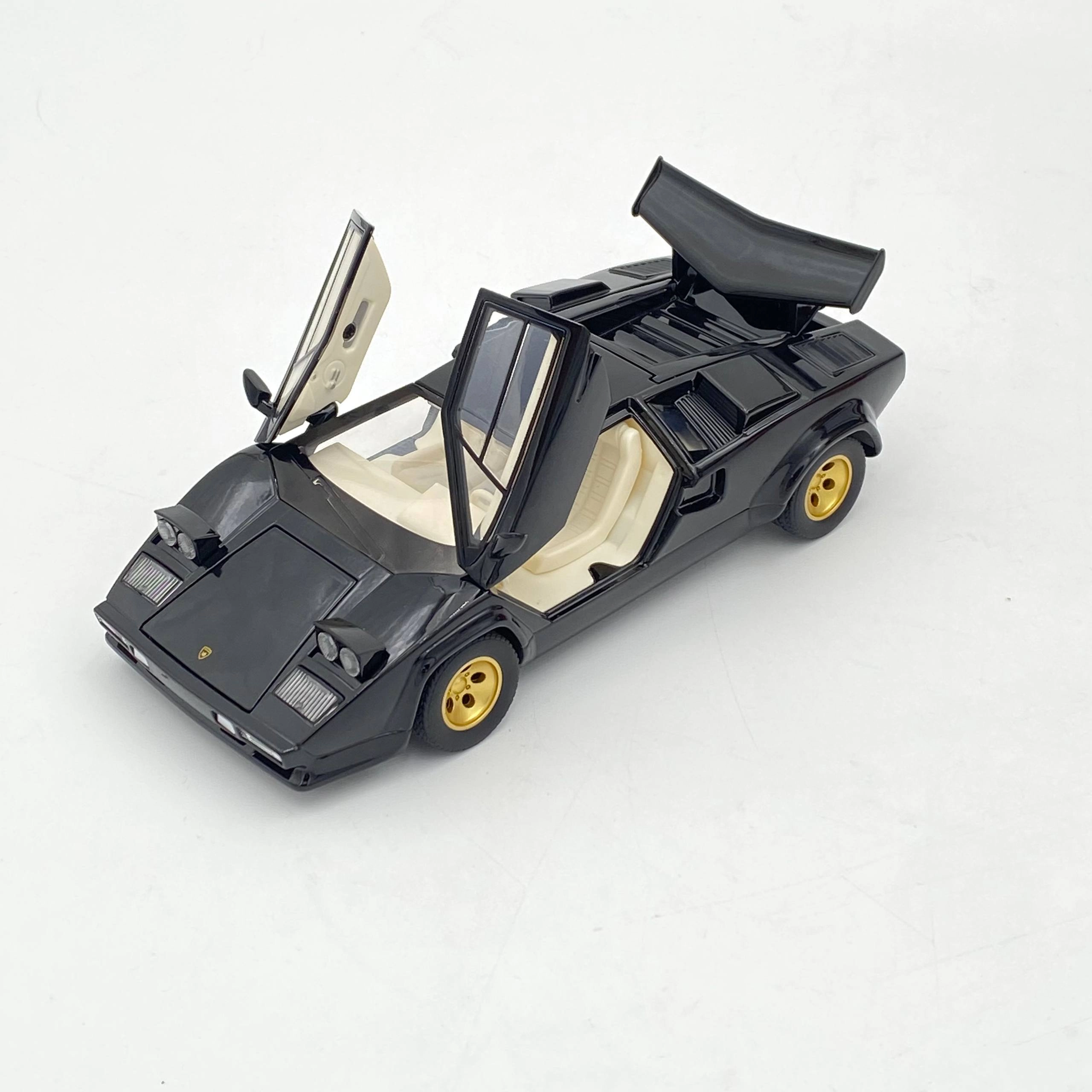 Игрушечная машина модель - 1988 Lamborghini Countach 5000 QV в Узбекистане