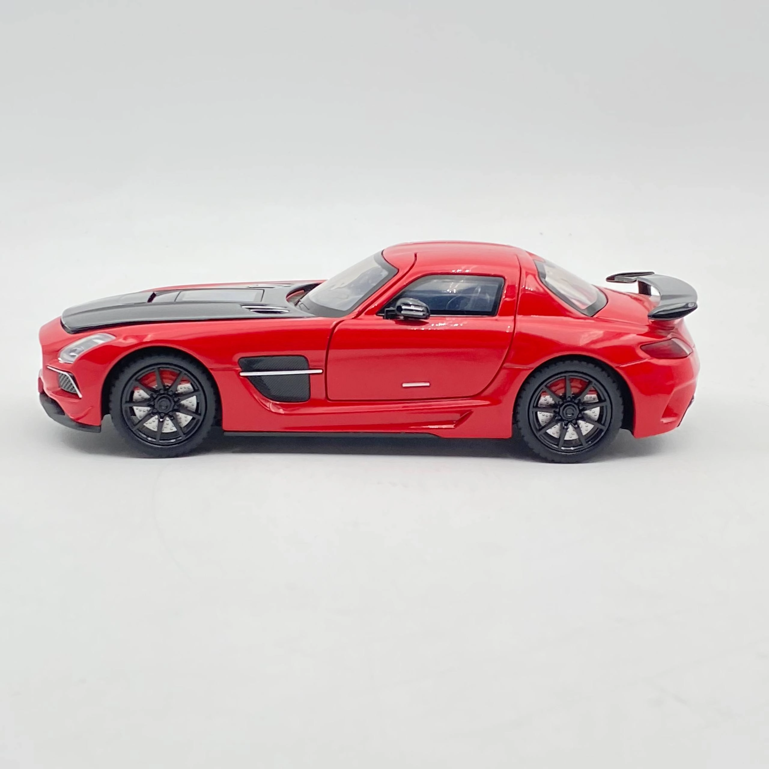 Mercedes SLS AMG qizil o'yinchoq mashina modeli arzon
