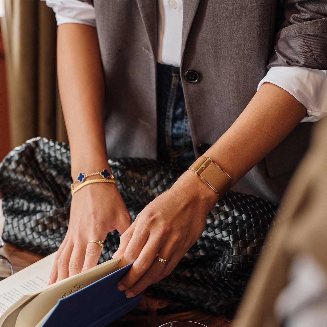 Whoop 5.0 (ONE, PEAK) LeatherLuxe Band (Camel/Gold) charm bilaguzuk tasmasi (Original) onlayn