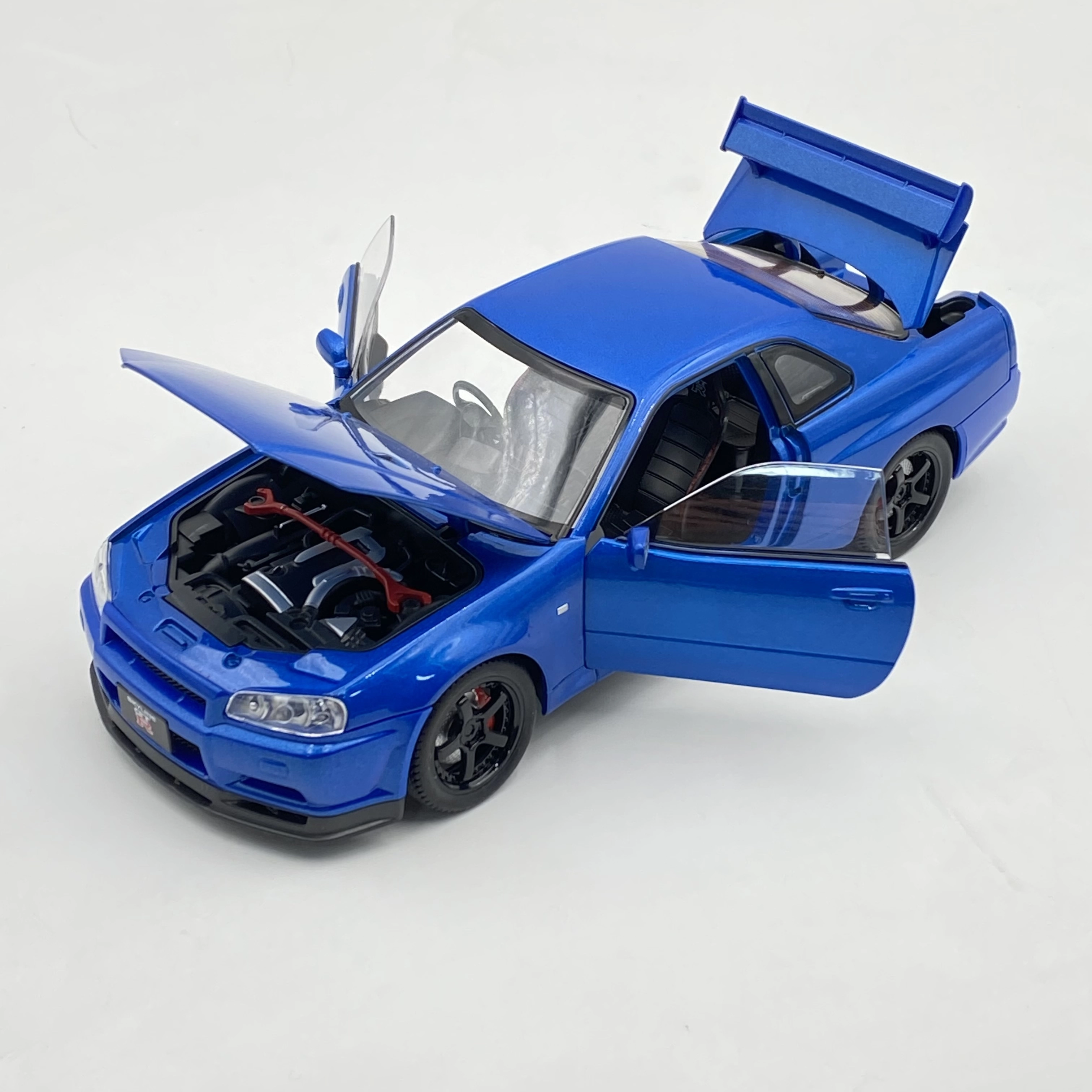 Nissan GTR R34 Skyline o'yinchoq mashina modeli O'zbekistonda