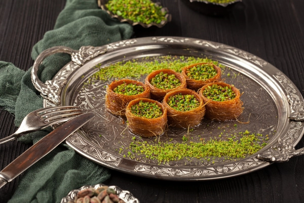“Qush ko‘zi” uslubidagi kadaif shirinligi, 300 g sotib olish