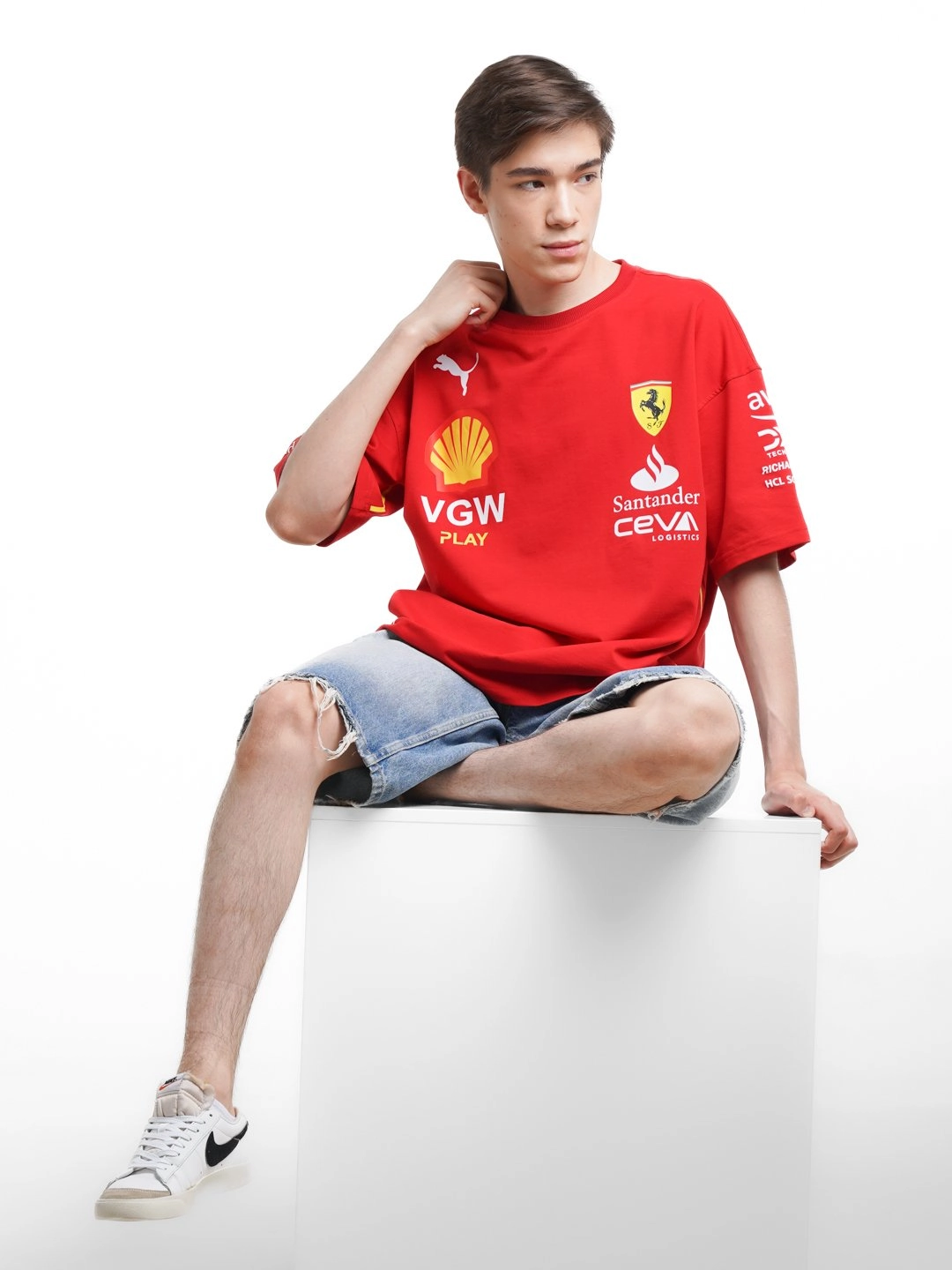 Ferrari futbolkasi S sotib olish