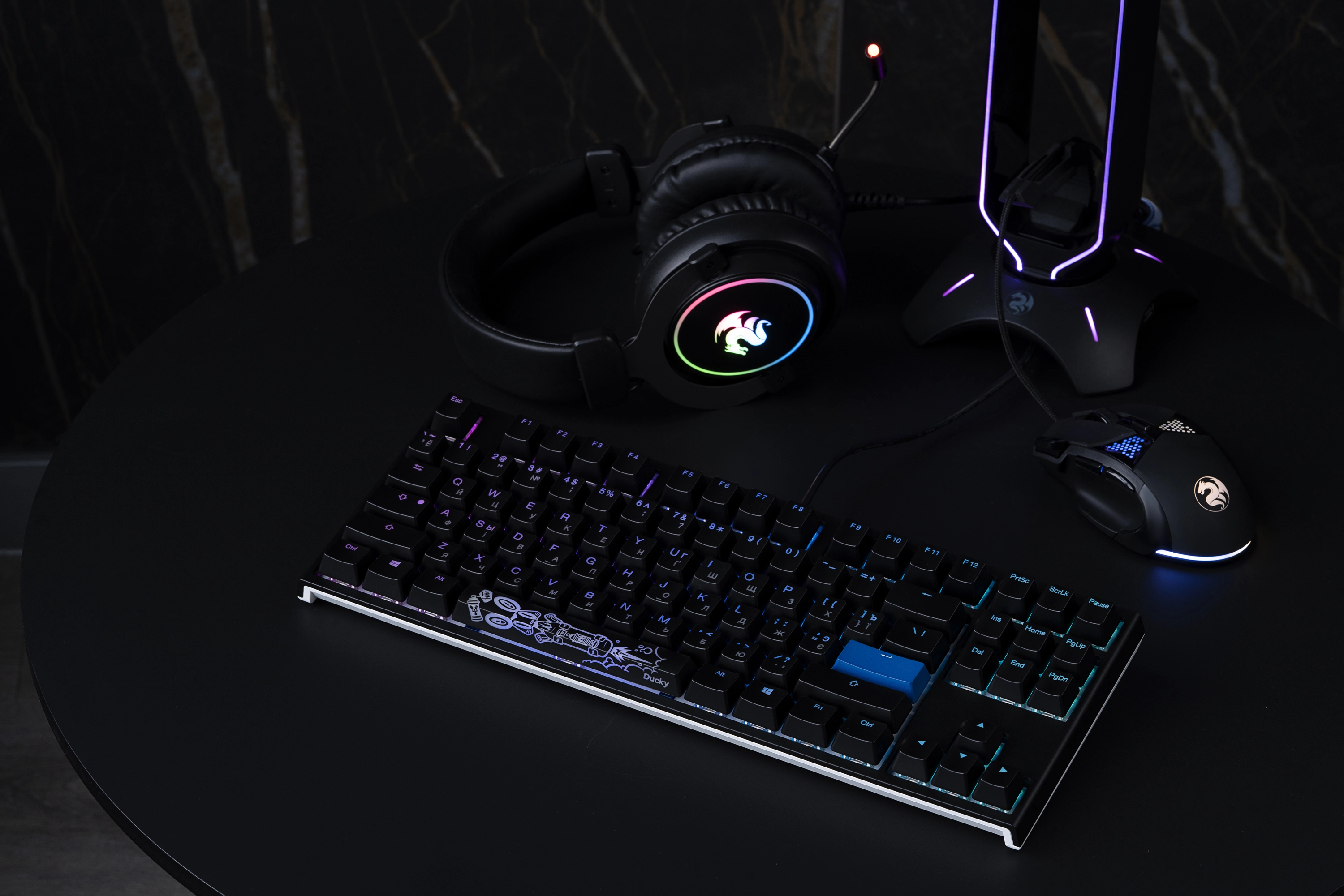Ducky One 2 TKL RGB LED UA/RU Cherry Red (Black-White) klaviaturasi tez yetkazib berish