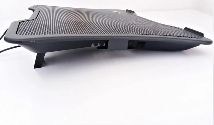 N133 noutbuk uchun qora sovituvchi taglik onlayn