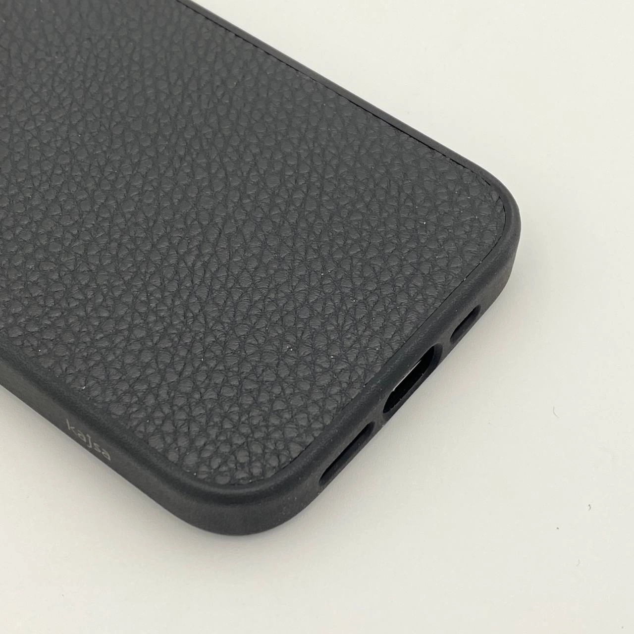 iPhone 15 Pro uchun Kajsa Preppie Collection qora g'ilofi onlayn