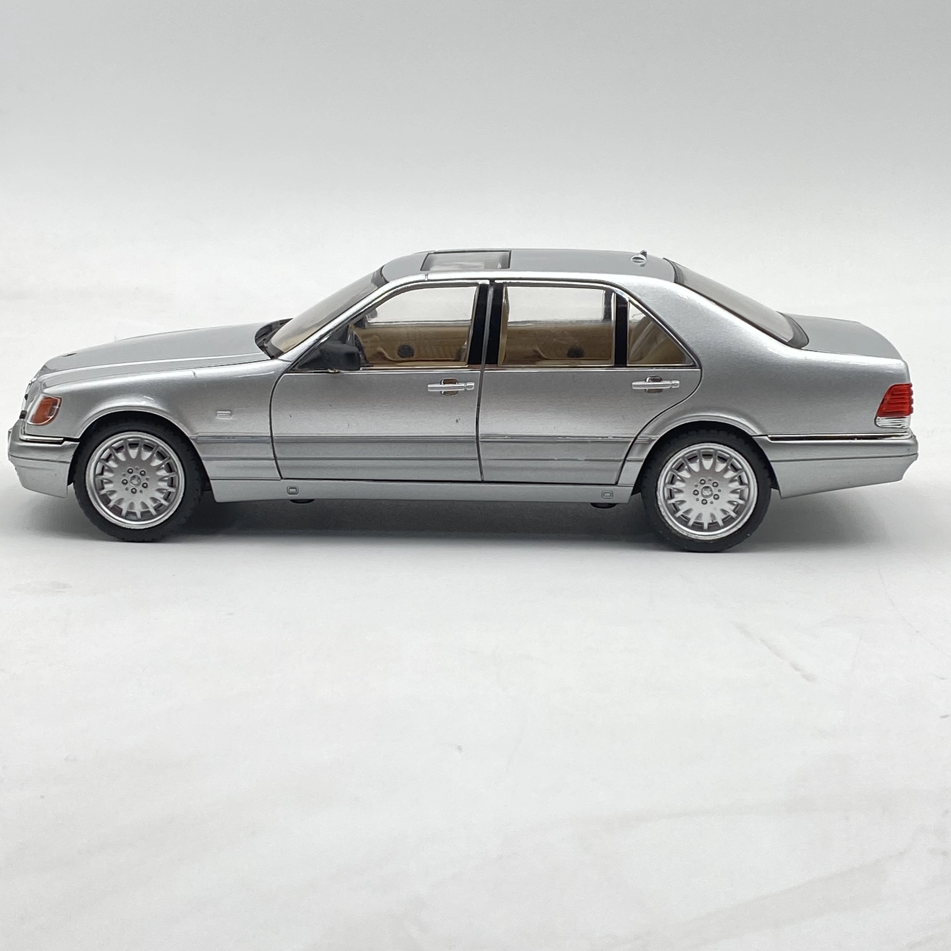 Mercedes-Benz W140 S600 o'yinchoq mashina modeli O'zbekistonda