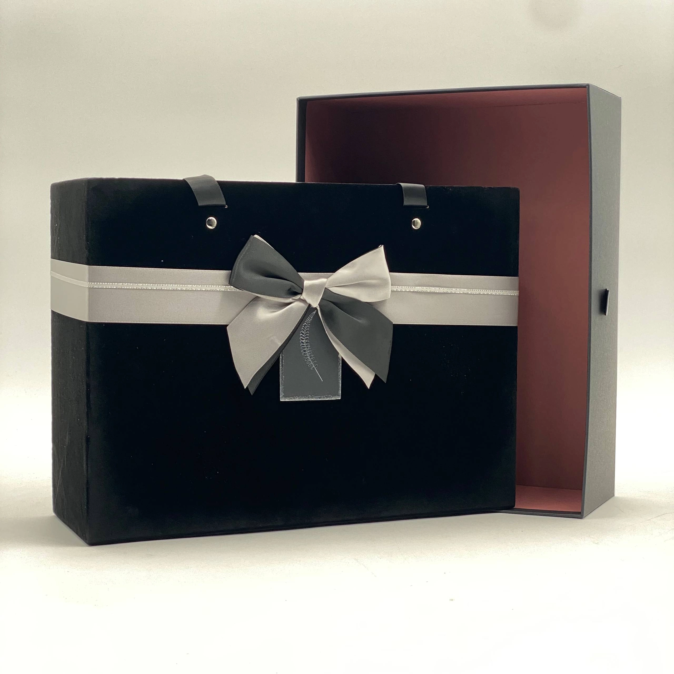 Sovg'a uchun quti qora 9335-12D, kichik (24 × 16 × 6 sm) sotib olish