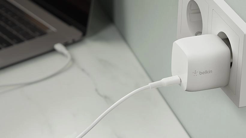Belkin 30 Vt USB-C PD WCH001vfWH oq tarmoq zaryadlovchi O'zbekistonda