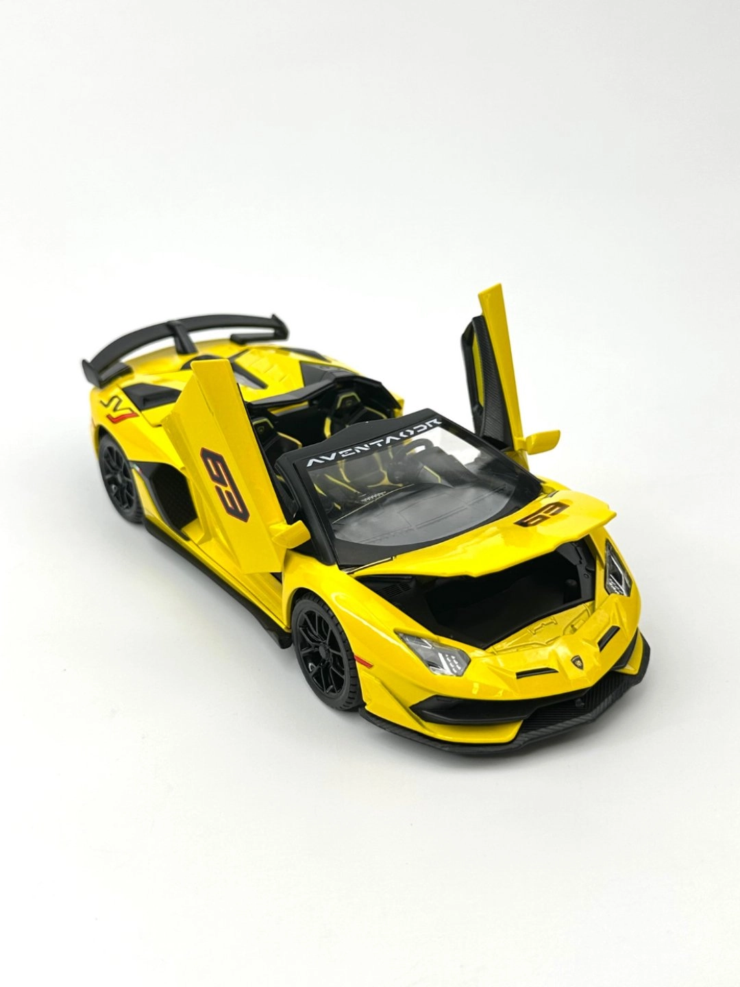 Металлическая коллекционная машинка Lamborghini Aventador SVJ 63 1/24, Yellow купить