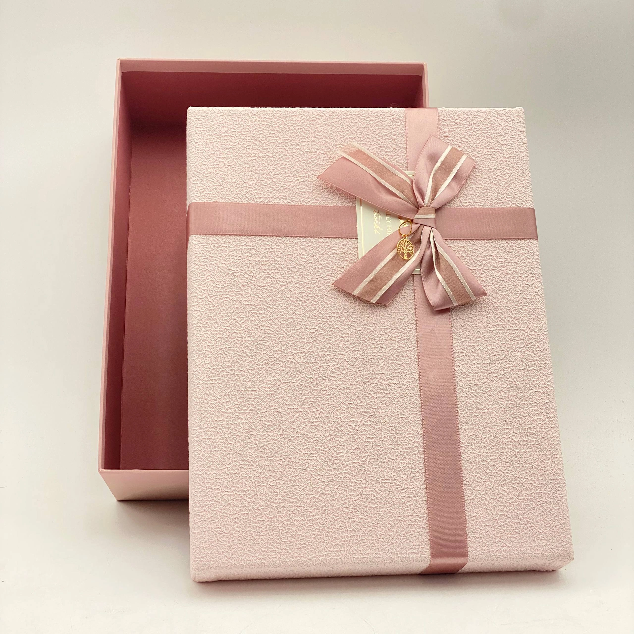Подарочная коробка Dusty Pink, Маленький (24 × 16 × 6 см) купить