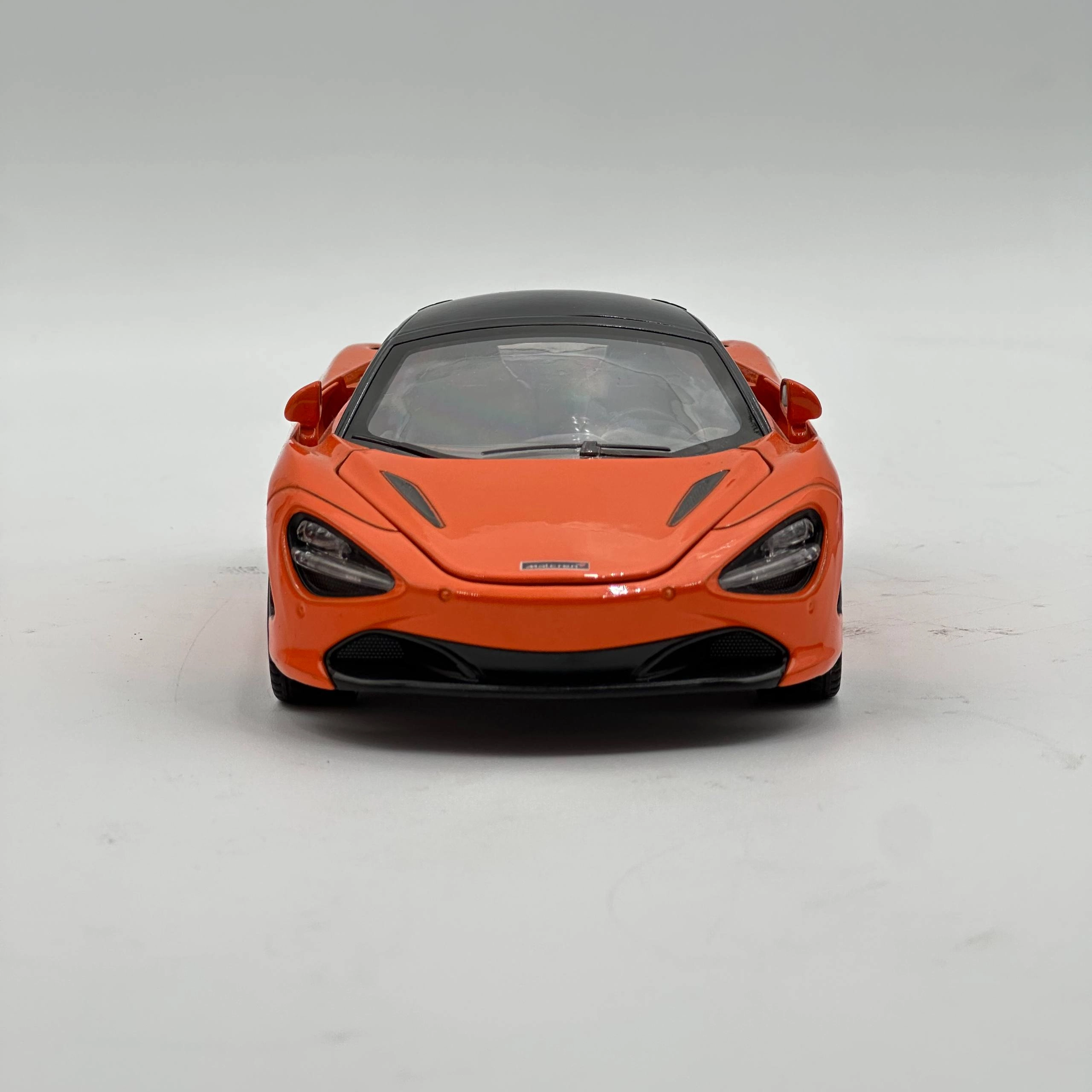 Mclaren 720S o'yinchoq mashina modeli O'zbekistonda