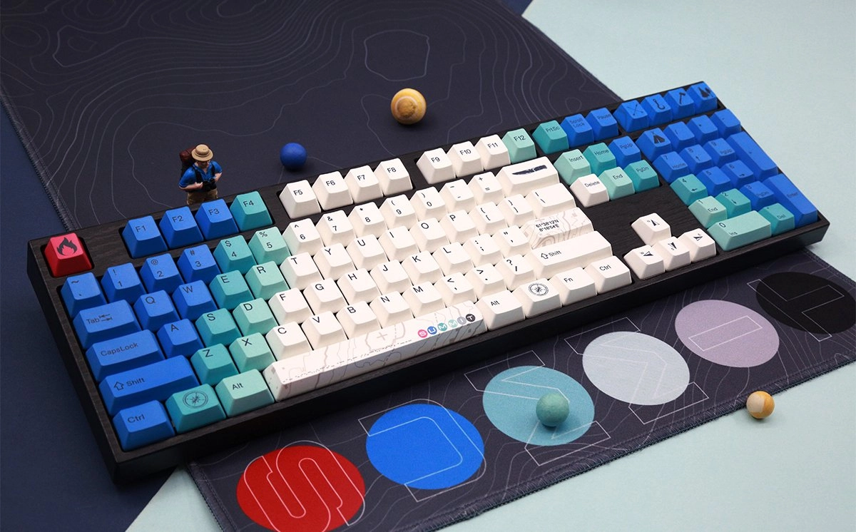 Клавиатура Varmilo MA108M V2 Summit R2, EC Sakura V2, RU + коврик в подарок с фото