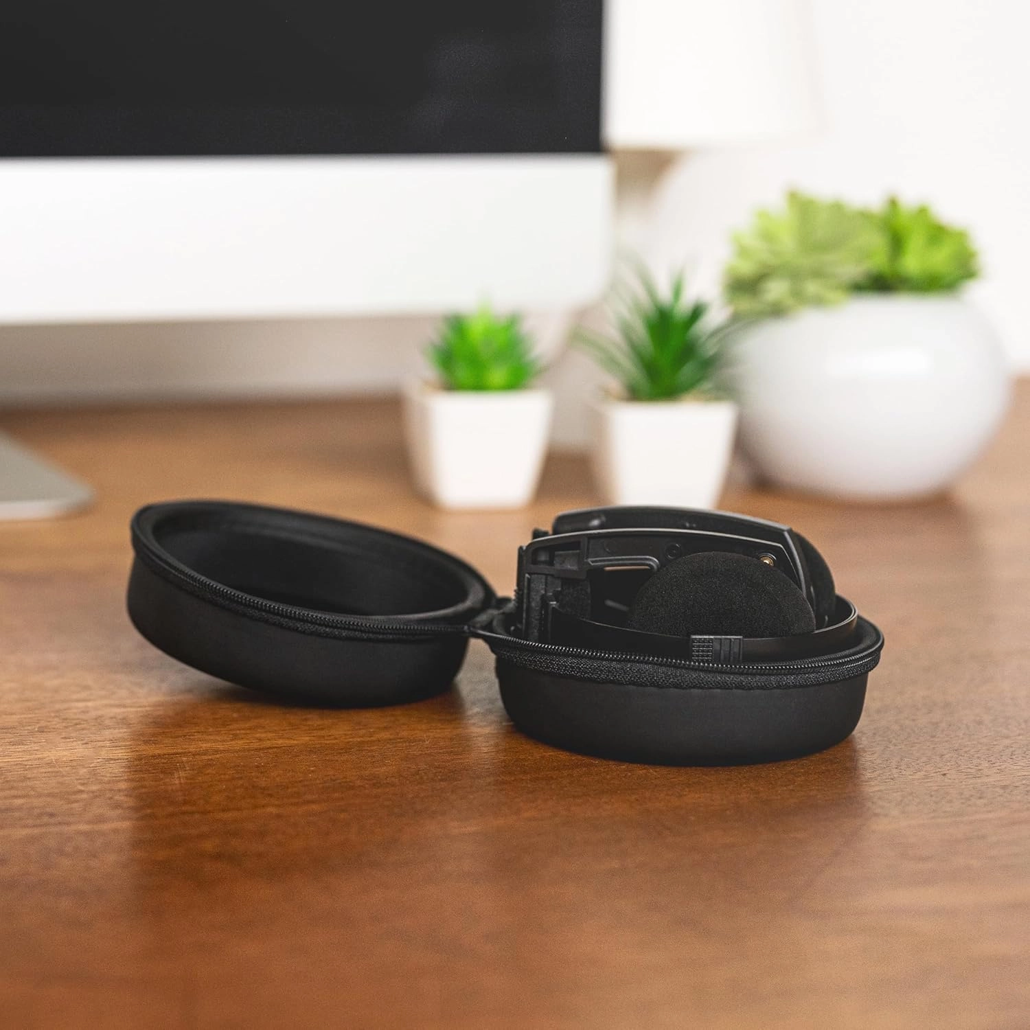 Porta Pro hard case  quloqchinlar uchun g&lsquo;ilof , Black onlayn