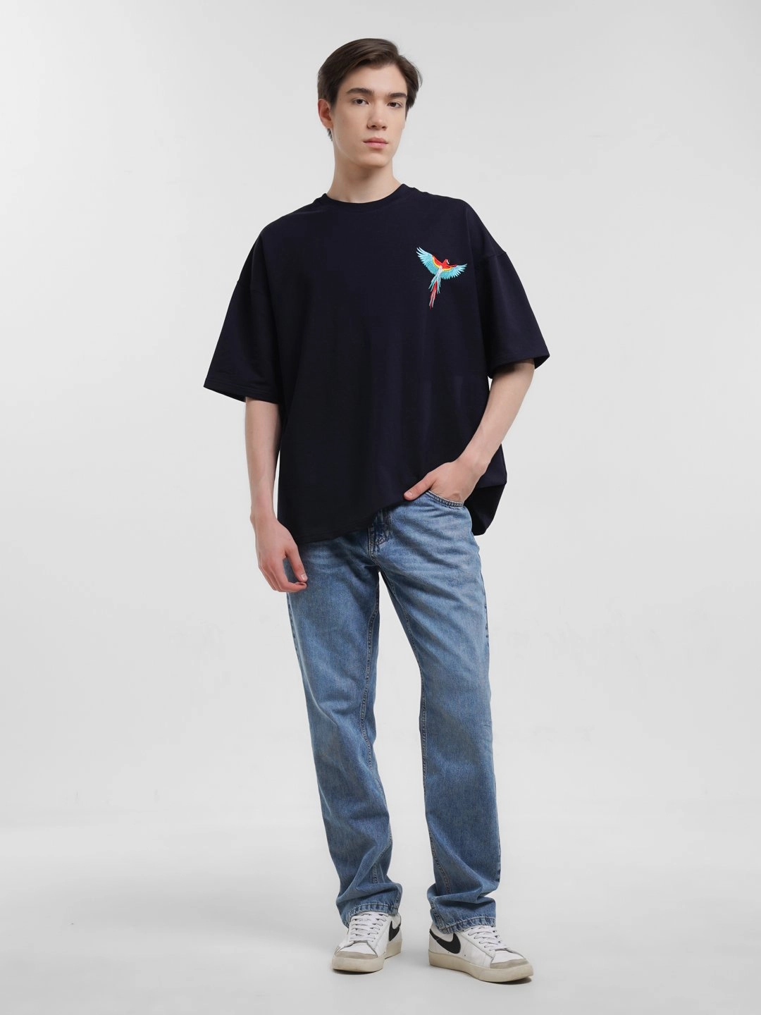 Sizning uslubingizni ajoyib qiladigan Ara futbolkasi L sotib olish