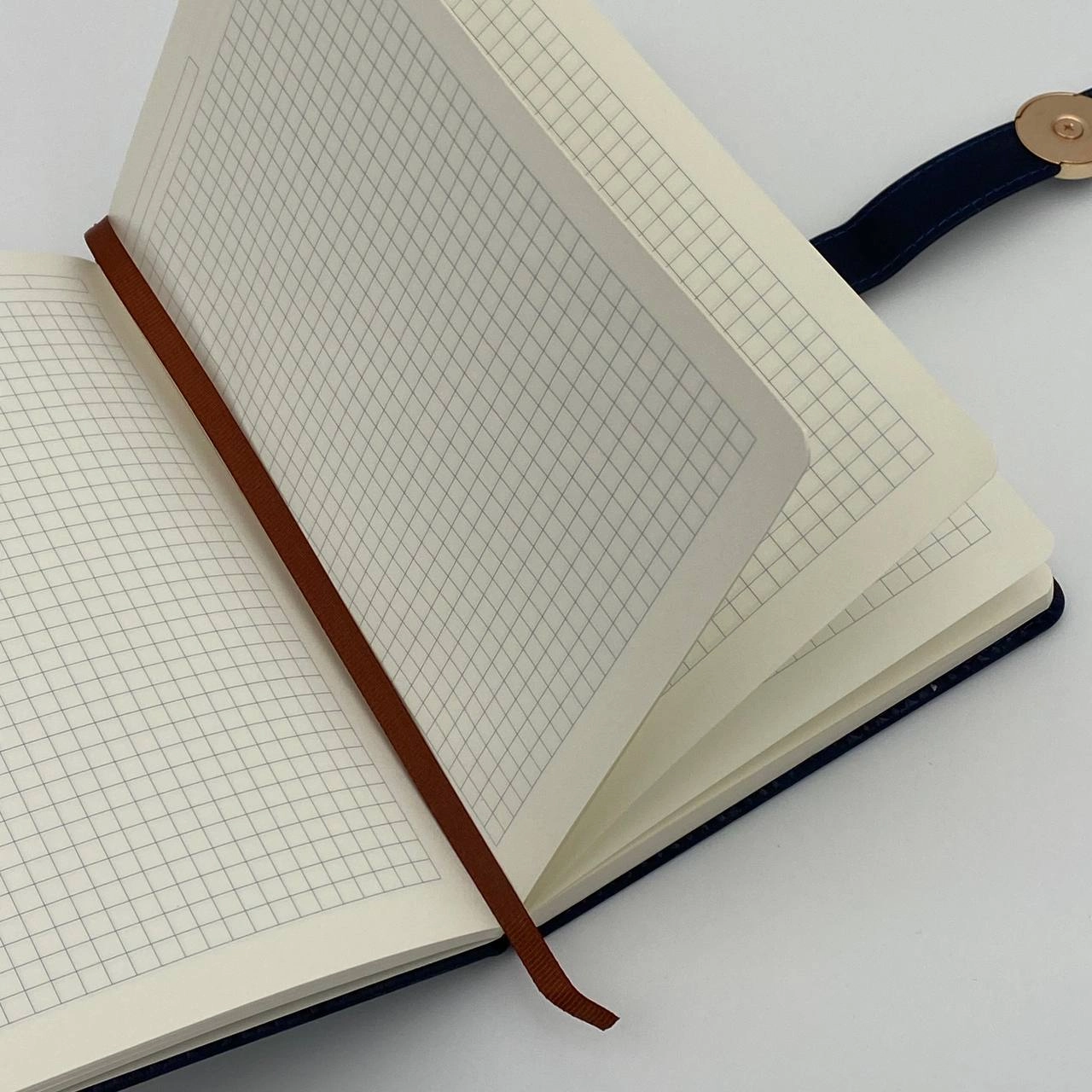 31-25 ko'k magnitli bloknoti (116 varaq) O'zbekistonda