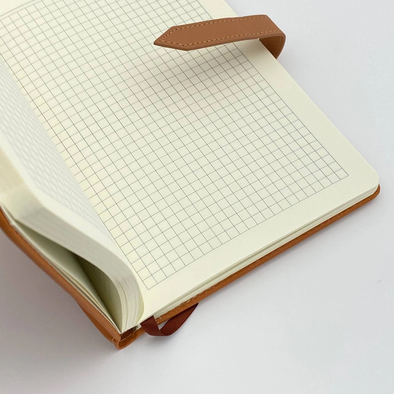 Yalong YL-A5-602 to'qsariq magnitli bloknoti (116 varaq) O'zbekistonda