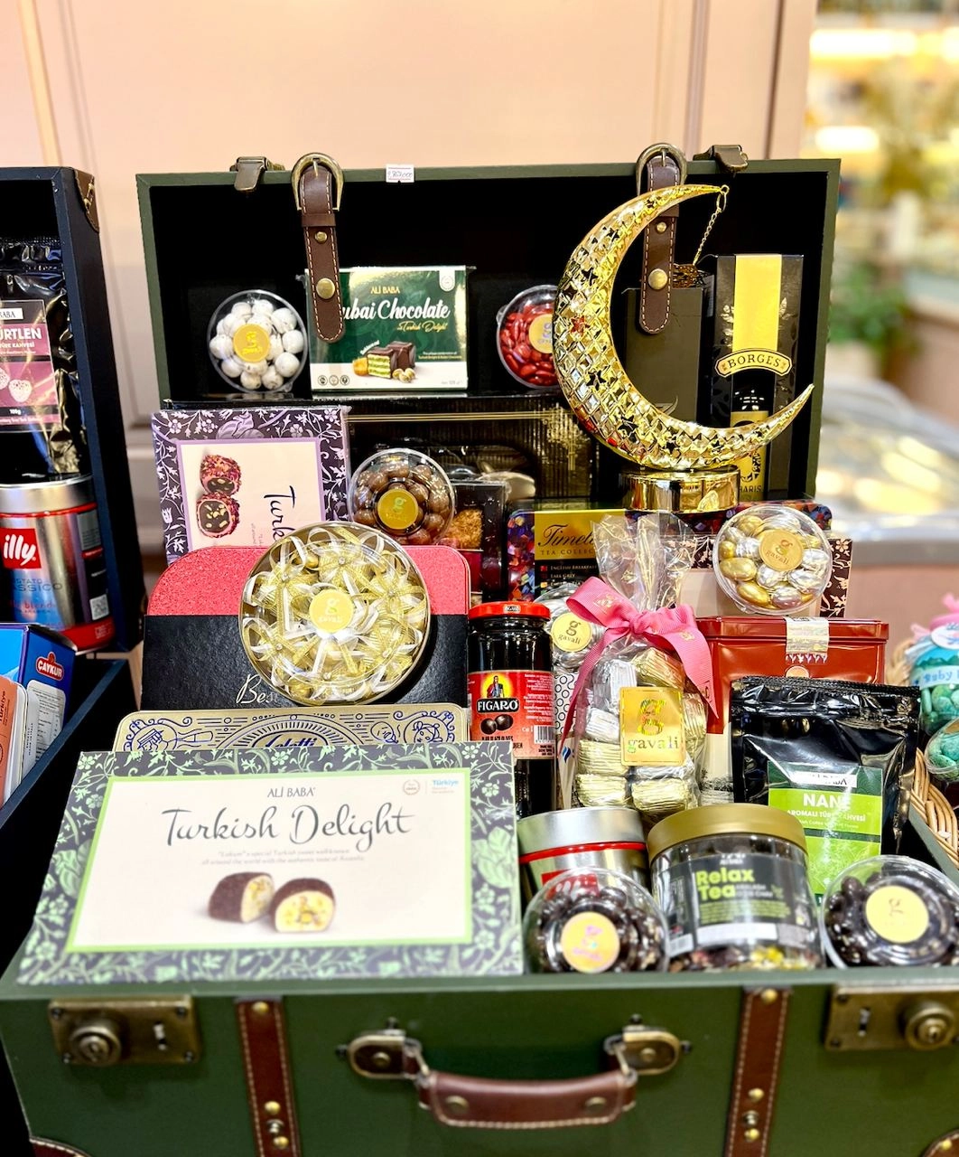 Premium Chemodan &mdash; Gavalli brendining maxsus sovg&lsquo;a to&lsquo;plami sotib olish