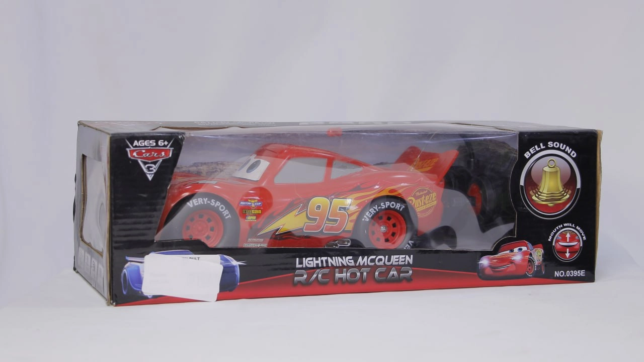 Chaqmoq Makvin qizil o'yinchoq mashinasi arzon