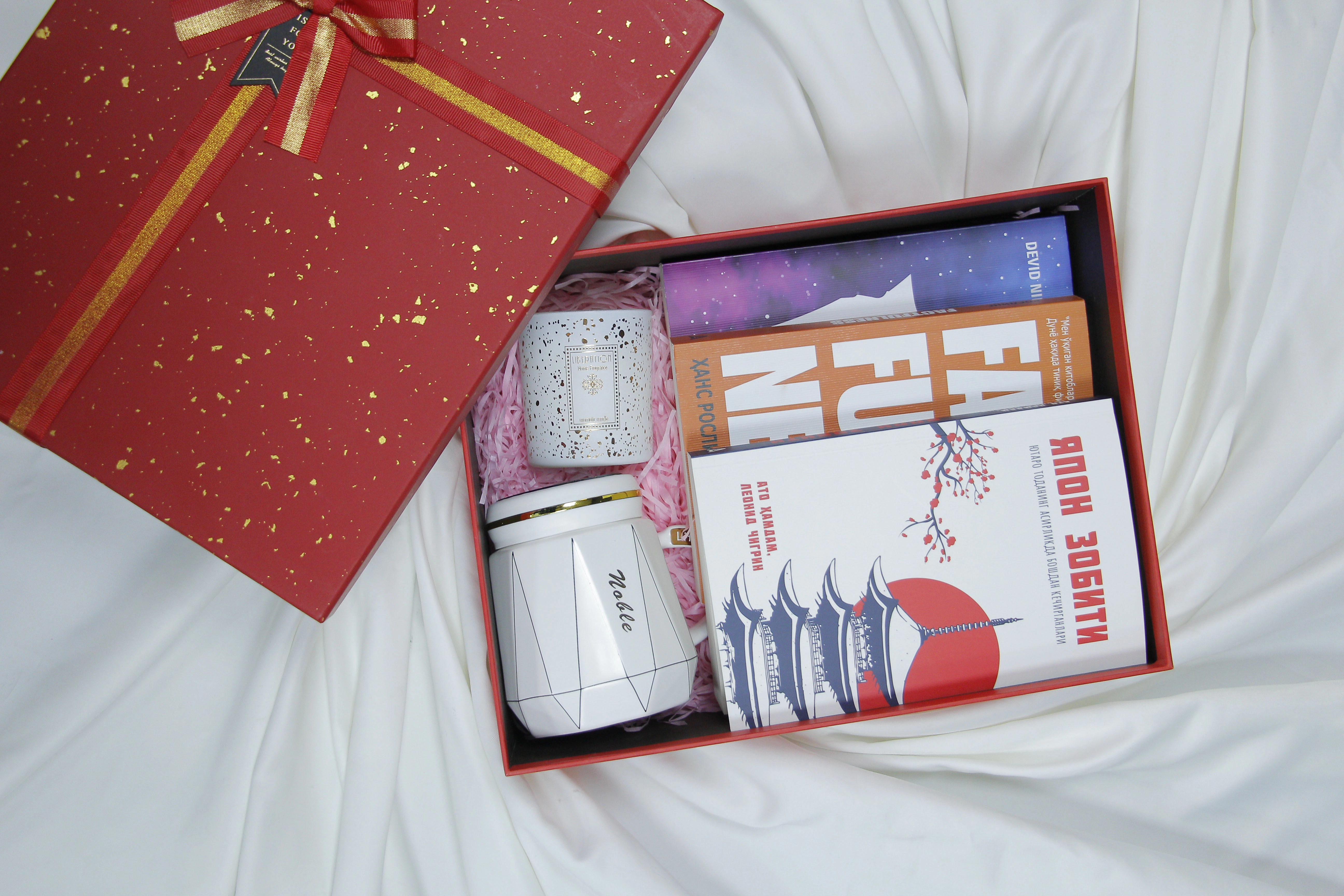 Sovg'a uchun to'plam. Ajoyib narx va yetkazib berish bepul. (429.000, Xushbo'y sham, Bokal, Sovgʻabop quti) O'zbekistonda