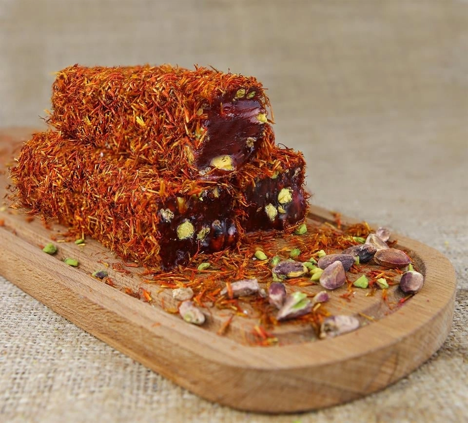 Делайт локум с кислой вишней и фисташками, покрытый шафраном, 1 кг купить