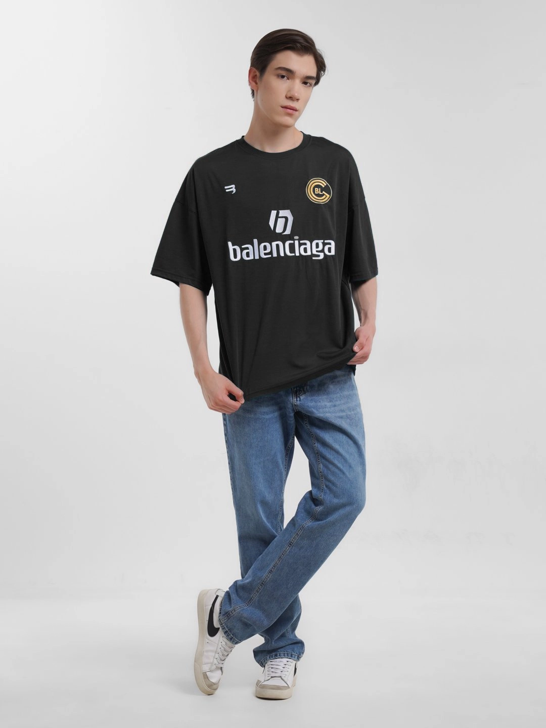 Betakrorlikni qadrlaydiganlar uchun Balenciaga futbolkasi Qora M sotib olish