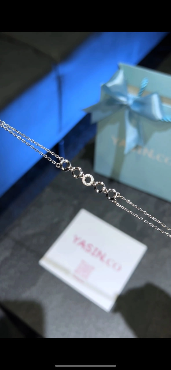 Selura kumush bilaguzugi (quti bilan) arzon