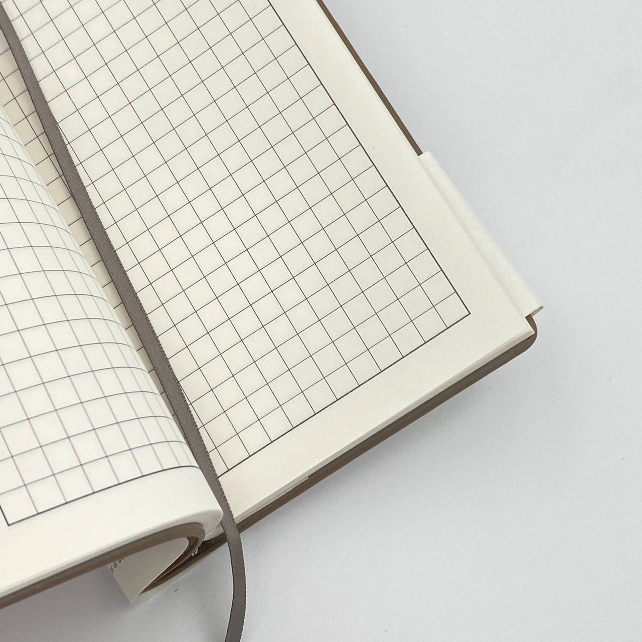 Блокнот с ручкой Dicai 163-60 клетку, коричневый, шт. (A6) в Узбекистане