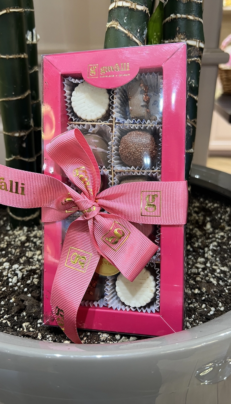 &ldquo;Delight&rdquo; mini to&lsquo;plami &mdash; pushti rangli kichik qutida, 10 bo&lsquo;linma sotib olish