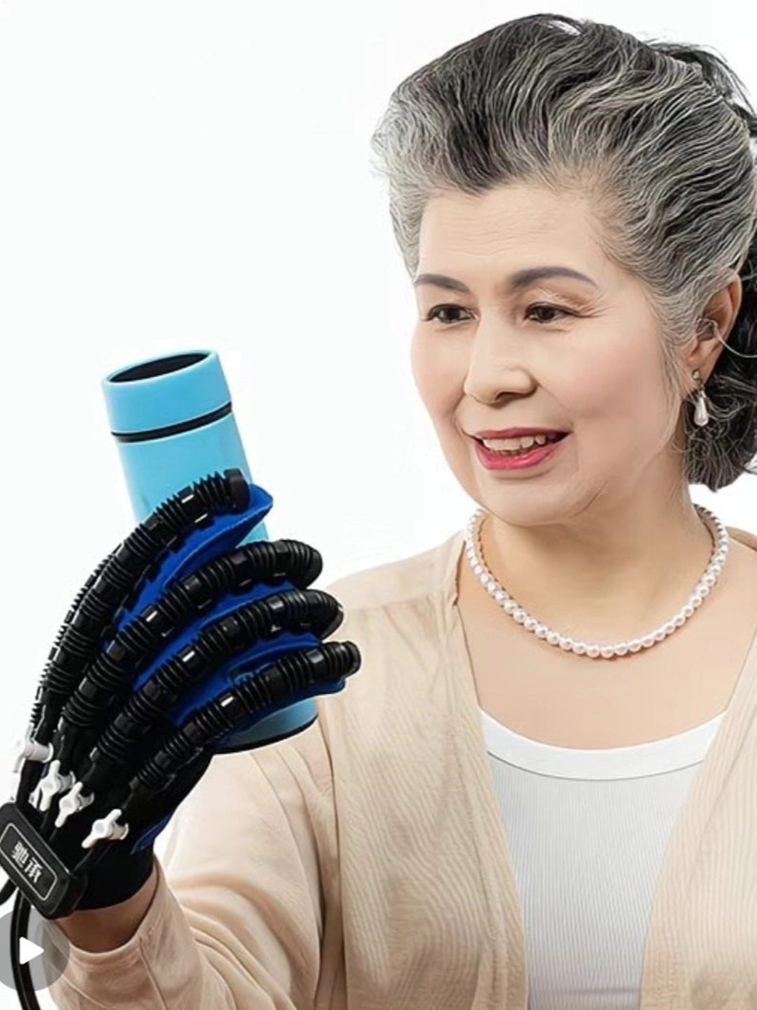 Insultdan keyingi reabilitatsiya uchun robot qo&lsquo;lqop onlayn