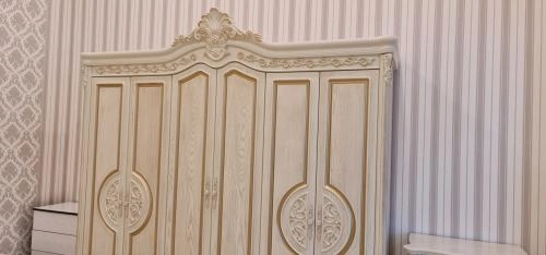 SAVANNA yotoqxona mebeli (marvarid rangli) arzon