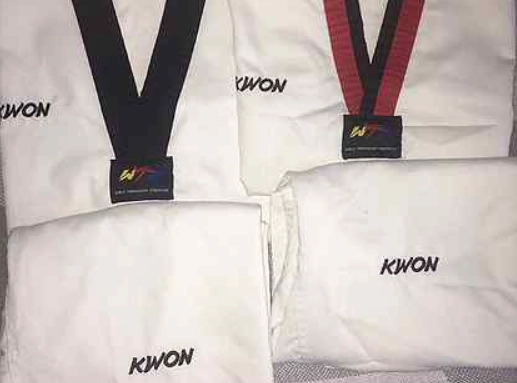 Taekvondo KWON uchun kimono, qizil-qora O'zbekistonda