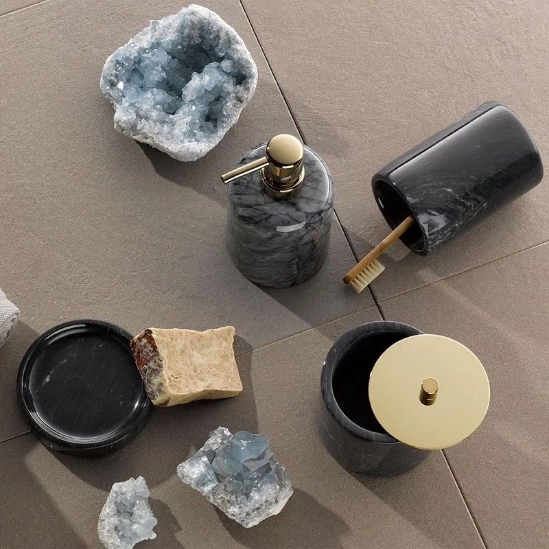 Kela Liron Black 20011 tish cho'tkalar uchun stakan arzon