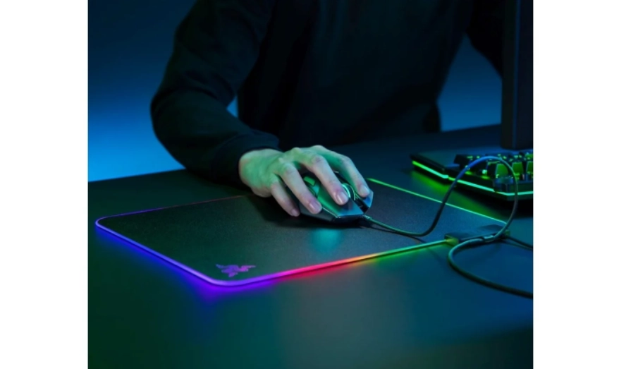Razer Firefly V2 Micro-textured sichqoncha tagligi O'zbekistonda