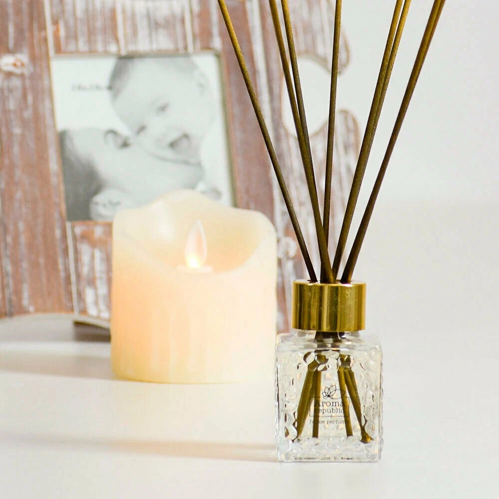 Ароматический диффузор в стеклянном флаконе Aroma Republic  Ароматический диффузор в стеклянном флаконе Aroma Republic "№51 Secret grove" 50 мл с фото