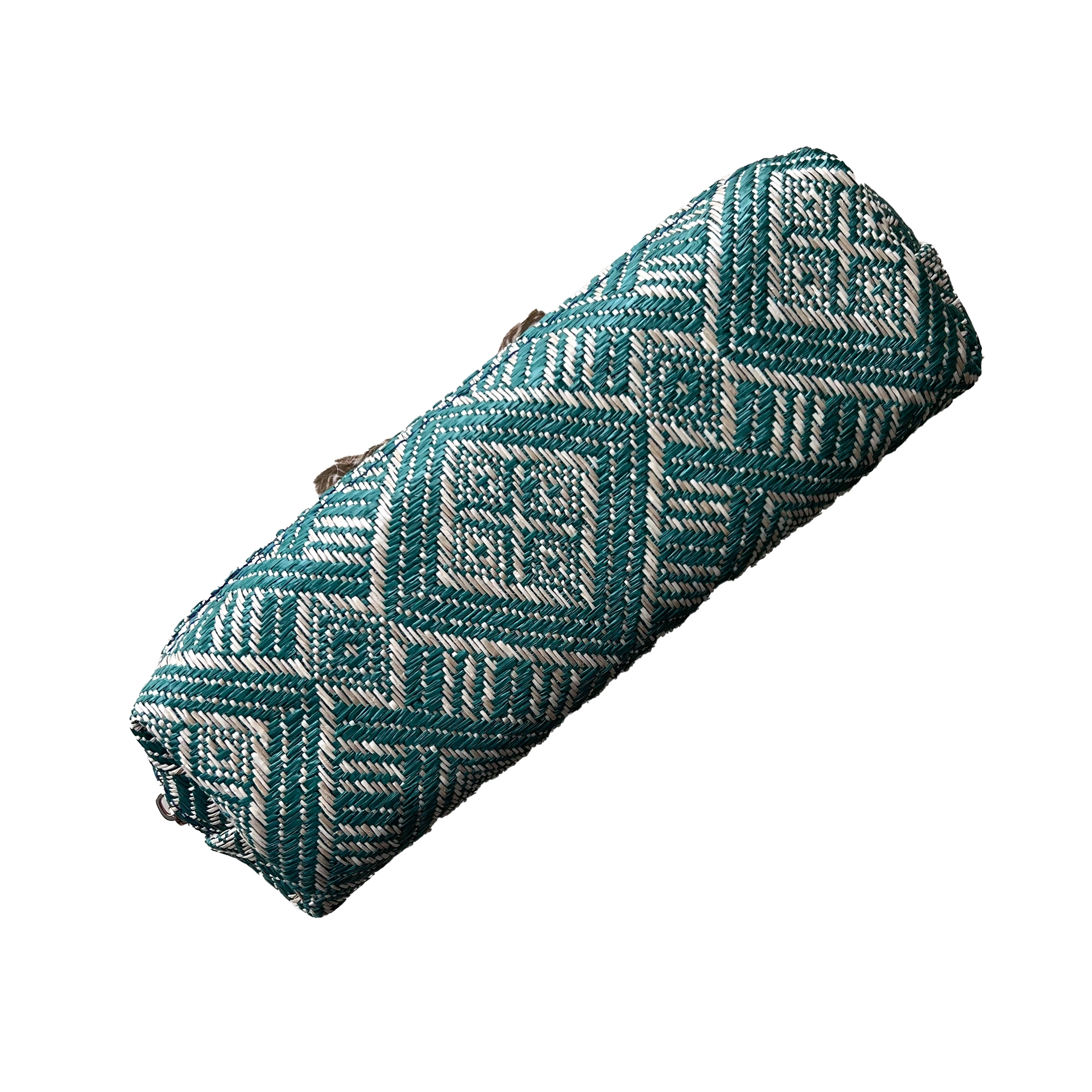 Ruchka va qalamlar uchun qalamdon (yashil) O'zbekistonda